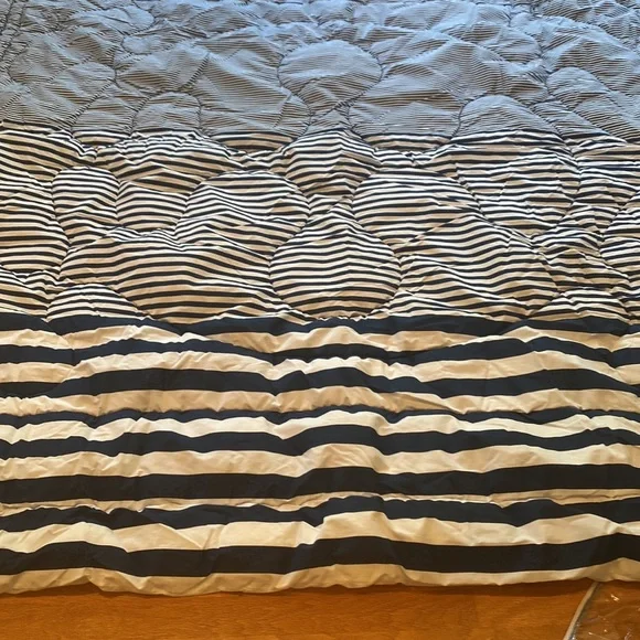 Fieldcrest Full/Queen comforter blue white striped